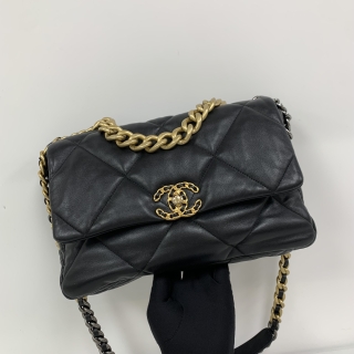 CHANEL BAG LAMBSKIN CHANEL19 SMALL BLACK GHW NO.31 W/CARD