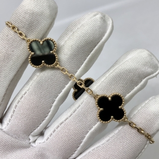 VAN CLEEF & ARPELS FINE JEWELRY BRACELET ONYX VINTAGE 5 MOTIF 2025 YGHW 11.6G VCARA41300 JP324001