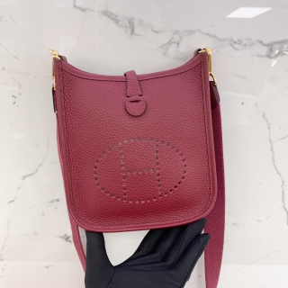 HERMES BAG EVELYN 16 MINI TPM TAURILLON CLEMENCE ROUGE GHW Y STAMP