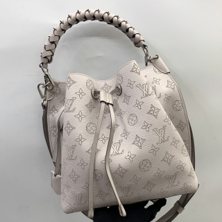 LOUIS VUITTON BAG MAHINA MURIA CREME RFID MI4182