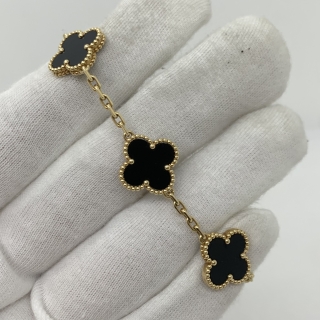 VAN CLEEF & ARPELS FINE JEWELRY BRACELET ONYX VINTAGE ALHAMBRA 5 MOTIF YG750 10.8G W/CERT 2025 JO353815