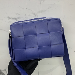 BOTTEGA VENETA BAG NTRECCIATO CASSETTE CAMERA SHOULDER BLUE