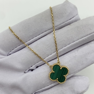 VAN CLEEF & ARPELS FINE JEWELRY NECKLACE VCARO9VA00 MALACHITE VINTAGE ALHAMBRA YG750 5.6G (W CERT, COPIED RECEIPT 2022)