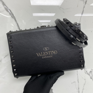VALENTINO SLG ROCKSTUD SHOULDER CLUTCH BAG BLACK