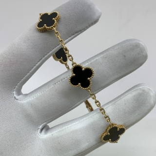 VAN CLEEF & ARPELS FINE JEWELRY BRACELET ONYX VINTAGE ALHAMBRA 5 MOTIF YG750 11.5G W/CERT 2021 JD121323