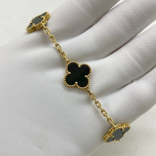 VAN CLEEF & ARPELS FINE JEWELRY BRACELET ONYX VINTAGE ALHAMBRA 5 MOTIF YG750 11.5G W/CERT 2023 BRACELET ONLY