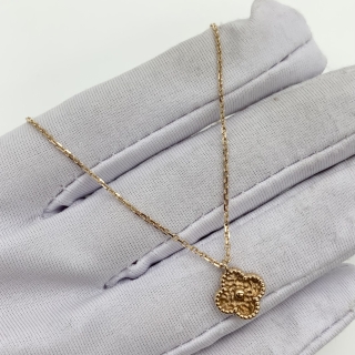 VAN CLEEF & ARPELS FINE JEWELRY NECKLACE VCARO8DF00 SWEET ALHAMBRA ROSE GOLD PENDANT W/CERT 2024 3.3G JG638802