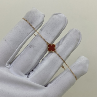 VAN CLEEF & ARPELS FINE JEWELRY BRACELET SWEET ALHAMBRA 1 MOTIF CARNELIAN RG750 1.9G W/CERT 2025 VCARN59K00 JG876084