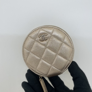 CHANEL SLG MATELASSE VIP NOVELTY METALLIC LAMBSKIN ROUND COIN PURSE AIRPODS CASE GOLD MICROCHIPPED PU0542P4