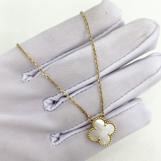 VAN CLEEF & ARPELS FINE JEWELRY NECKLACE VINTAGE ALHAMBRA MOTHER OF PEARL MOP GHW 5.5G W/CERT 2022 VCARA45900