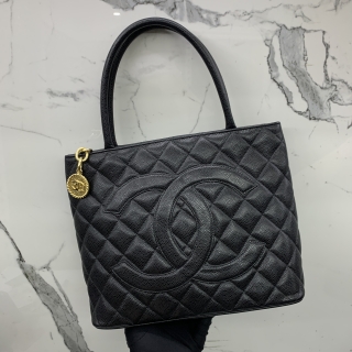CHANEL BAG MATELASSE CAVIAR SKIN MEDALLION TOTE GHW BLACK NO.15 CARD 15560570