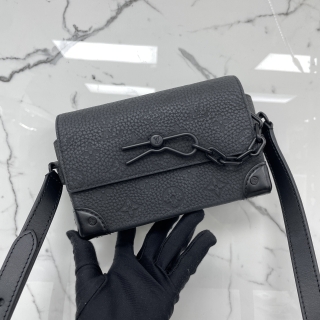 LOUIS VUITTON BAG TAURILLON M81746 STEAMER WEARABLE WALLET RFID