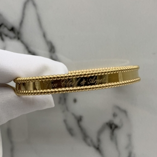 VAN CLEEF & ARPELS FINE JEWELRY BRACELET PERLEE SIGNATURE BRACELET, MEDIUM MODEL, #M, RG750 24.12G (RECEIPT, CERT) JE370919