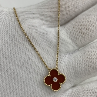 VAN CLEEF & ARPELS FINE JEWELRY NECKLACE VINTAGE ALHAMBRA 2011 HOLIDAY CARNELIA 6.70G RG750 NO CERT JB165074