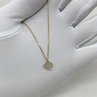 VAN CLEEF & ARPELS FINE JEWELRY NECKLACE SWEET ALHAMBRA MOTHER OF PEARL MOP YG750 (W CERT 2023) 2.77G VCARF69100