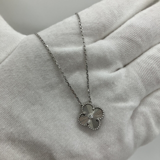 VAN CLEEF & ARPELS FINE JEWELRY NECKLACE WG750  VINTAGE ALHAMBRA 1PD HOLIDAY  2020 GUILLOCHE FULLSET 8.51G