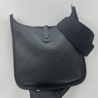 HERMES BAG EVELYNE III PM 29CM CLEMENCE K STAMP NOIR