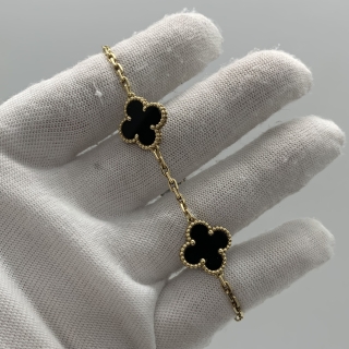 VAN CLEEF & ARPELS FINE JEWELRY BRACELET ONYX VINTAGE ALHAMBRA 5 MOTIF YG750 11.6G JE309002