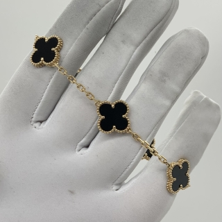 VAN CLEEF & ARPELS FINE JEWELRY BRACELET ONYX VINTAGE ALHAMBRA 5 MOTIF YG750 11.65G W/CERT 2026 FULLSET JP768499