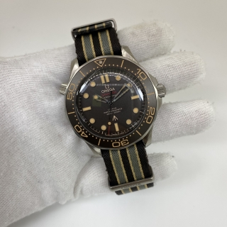 OMEGA WATCH SEAMASTER 210.92.42.20.01.001 DIVER 300M 007 EDITION (42 MM, TITANIUM ON NATO STRAP) - W CERT, BOX