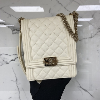 CHANEL BAG CAVIAR SKIN VERTICAL BOY CAVIAR, WHITE GHW NO27 28768624