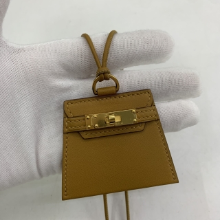 HERMES FASHION JEWELRY NECKLACE MONPETITKELLY PENDANT LARGE MODEL GM, GOLD GHW