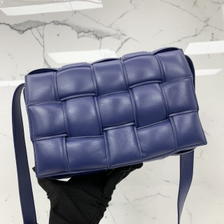 BOTTEGA VENETA BAG CASSETTE BLUE SHOULDER