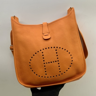 HERMES BAG EVELYN 3 GM □N ORANGE CLEMENCE