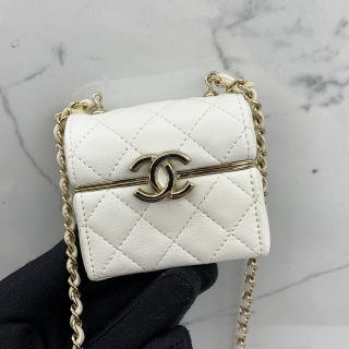 CHANEL SLG LAMBSKIN MINI CHAIN POUCH BOX WHITE NO.32 NO CARD