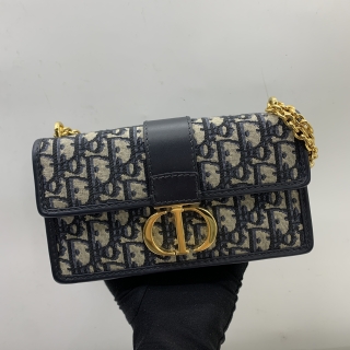 DIOR BAG MONTAIGNE 30 EAST-WEST BAG WITH CHAIN 90-MA-1212