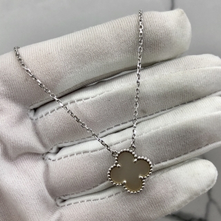 VAN CLEEF & ARPELS FINE JEWELRY NECKLACE WG750 5.43G VINTAGE ALHAMBRA MOP FULLSET JA911599