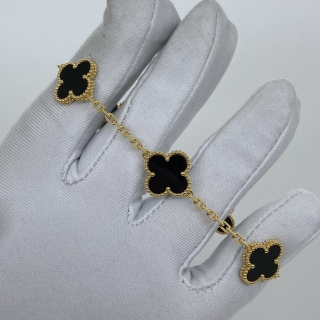 VAN CLEEF & ARPELS FINE JEWELRY BRACELET ONYX VINTAGE ALHAMBRA 5 MOTIF YG750 11.5G W/CERT 2024 FULLSET JO122859