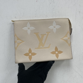 LOUIS VUITTON SLG EMPREINTE M80504 TOILET POUCH 26
