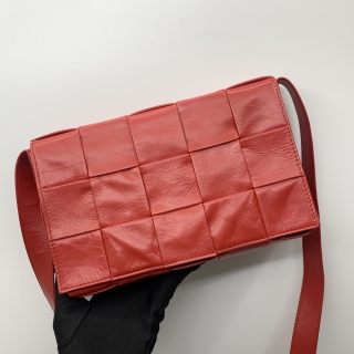 BOTTEGA VENETA BAG CASSETE RED SHOULDER