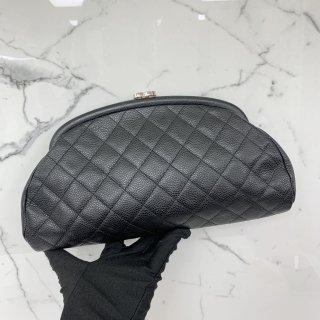 CHANEL SLG CAVIAR SKIN  HALF MOON CLUTCH BLACK NO CARD NO.11 11647980