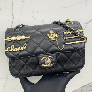 CHANEL BAG MATELASSE 22C MINI FLAP 20CM COCO CLIPS CHARMS BLACK GHW MICROCHIPPED NCU5EG59