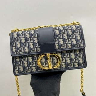 DIOR BAG MONTAIGNE 30 CHAIN SHOULDER