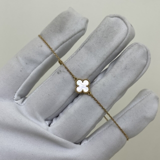 VAN CLEEF & ARPELS FINE JEWELRY BRACELET ARF6880 SWEET ALHAMBRA WHITE MOTHER OF PEARL (MOP) FULL SET 2015 JE513090