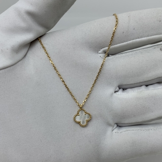 VAN CLEEF & ARPELS FINE JEWELRY NECKLACE SWEET ALHAMBRA MOTHER OF PEARL MOP YG AU750 2024 W/CERT POUCH 2.76G JG535574