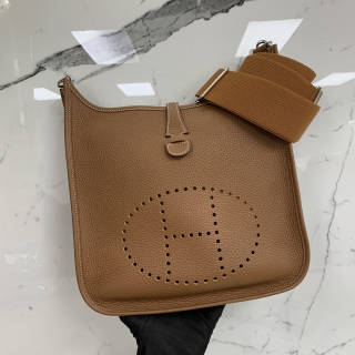 HERMES BAG EVELYN POCHE III 29 TAURILLOON CLEMENCE GOLD PHW K STAMP KMM004PN