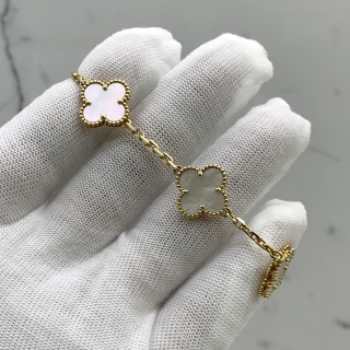 VAN CLEEF & ARPELS FINE JEWELRY BRACELET VINTAGE ALHAMBRA 5 MOTIF MOP YG750 11.2G FULLSET (SLIGHTLY SHORTENED CHAIN)