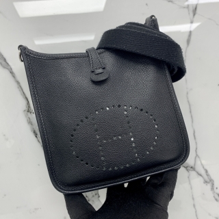 HERMES BAG EVELYN MINI 16 TPM AMAZONE EPSOM NOIR, A STAMP