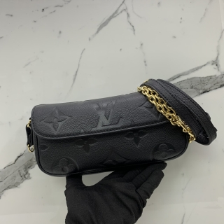LOUIS VUITTON BAG EMPREINTE WALLET ON CHAIN IVY RFID M82154