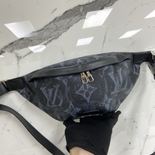 LOUIS VUITTON BAG MONOGRAM M57276 DISCOVERY BUMBAG NM