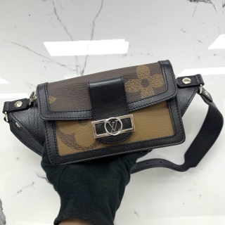 LOUIS VUITTON BAG REVERSE MONOGRAM M67696 GIANT DAUPHINE BUM BAG AA1189