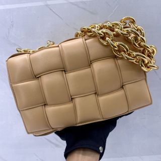 CHAIN PUFFY CASSETE CARAMEL