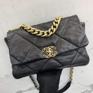 No.30 Large Chanel 19 in Lambskin