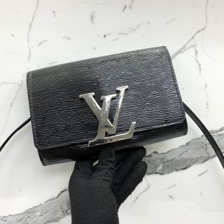 Louis Vuitton Pochette Louis PM in Epi Leather