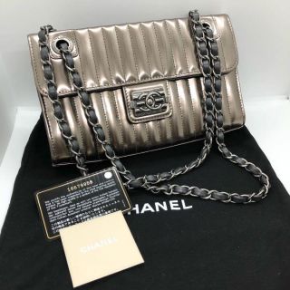 CHANEL Patent Chain Shoulder Bag