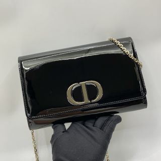 30 BLACK PATENT CHAIN WALLET